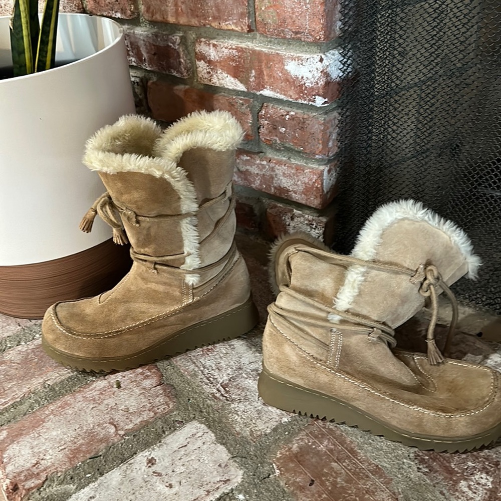 Warm, lined suede boots